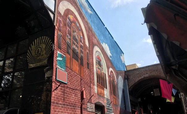 توسط شهرداری منطقه ۸ تبریز انجام یافت/ تکمیل نقاشی دیواری خانه تاریخی در ابتدای بازار حرمخانه