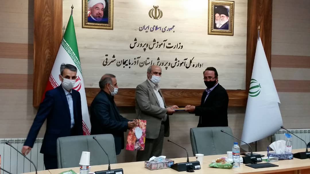 آموزش و پرورش به تنهایی قادربه تربیت دانش آموزی در طراز نظام نیست