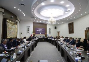 زمین و زیرساخت‌های برق در اختیار واحدهای صنعتی قرار بگیرد