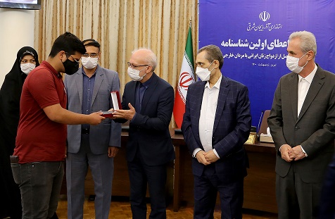 آغازصدور شناسنامه برای فرزندان حاصل از ازدواج زنان ایرانی با مردان خارجی با حضور استاندار آذربایجان شرقی