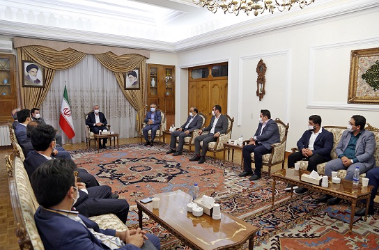 صنایع باید خود را به فناوری روز مجهز و دانش بنیان شوند