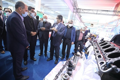 بازدید مدیر عامل ایران خودرو از نمایشگاه نهضت قطعه سازی وزارت دفاع/ فرشاد مقیمی: صنعت دفاعی در لبه ی تکنولوژی قرار دارد
