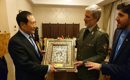 دیدار امیر سرتیپ حاتمی با وزیر دفاع چین/حمایت قاطع چین از مواضع‌ ایران در حفظ صلح و ثبات منطقه