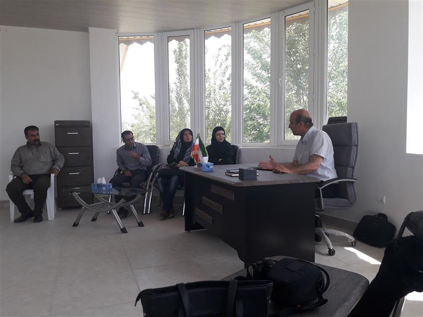 برگزاری جلسه ای در راستای اجرای طرح ارتقاء سلامت در روستای فیروزسالار شهرستان آذرشهر