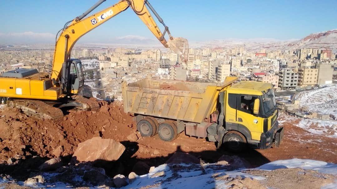 به دستور شهردار تبریز صورت گرفت؛ اجرای عملیات پاکسازی و تسطیح محله خلیل‌آباد توسط سازمان مدیریت پسماند