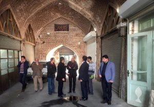 آغاز مرمت طاق فروریخته درب قدیمی سرخاب