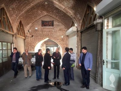 آغاز مرمت طاق فروریخته درب قدیمی سرخاب