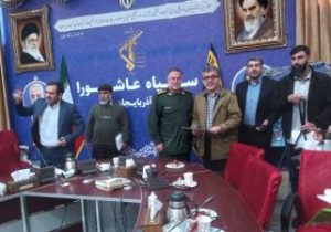 تجلیل از مدیر کانون بسیج هنرمندان هشترود به مناسبت گرامیداشت هفته هنر انقلاب اسلامی