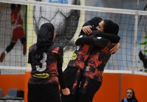 دختران تبریزی گل کاشتند