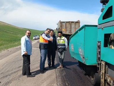 بازدید نماینده هشترود و چاراویماق از آسفالت ریزی جاده خورجستان _ عزیزکندی