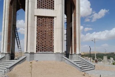 فرماندار شهرستان هشترود به همراه فرمانده سپاه ناحیه این شهرستان، از روند احداث و تکمیل یادمان شهدا بازدید کردند