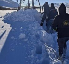 اقدام سریع مدیریت برق چاراویماق در برقداری مسیر صعب‌العبور گویجه قلعه