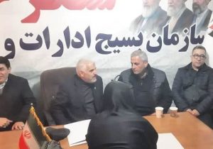 سنگر خدمت بنیاد شهید در قلب تبریز؛ مدیرکل برای خدمت در میز خدمت