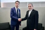 دست دادن وزیر خارجه بریتانیا با عراقچی برای وی حاشیه ساز شد