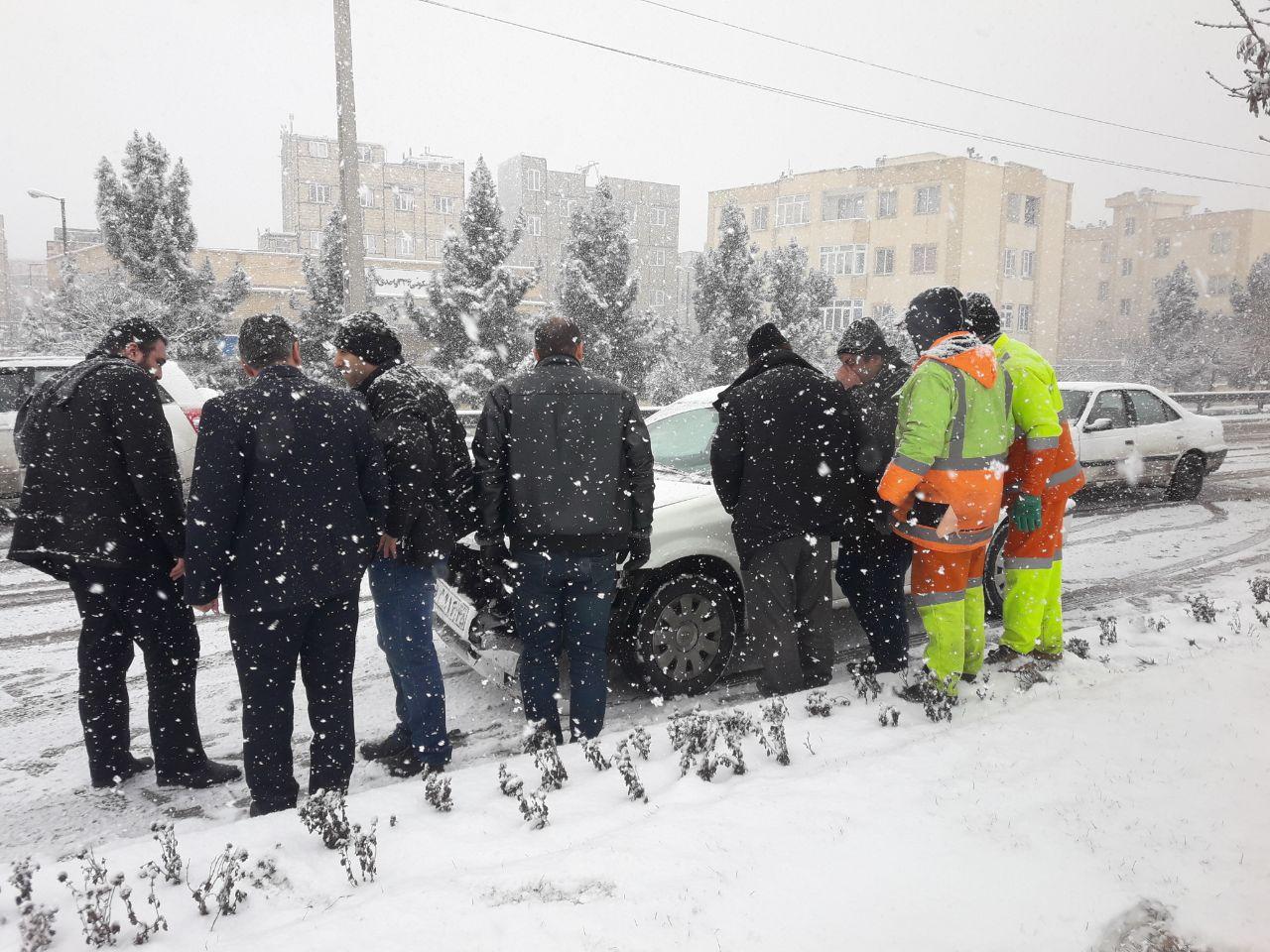 گزارش تصویری از حضور پاکبان شهرداری تبریز دریک برفی