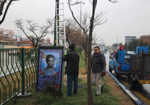 نصب ۲۰ تابلو لایتباکس با تصاویر شهدا در جنوب غرب تبریز