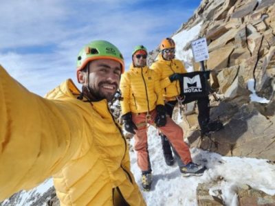 تلاش به ثمر نشست / نگین علم کوه زمستانه صعود شد