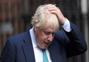 کمدین های روسی باز هم نخست وزیر پیشین انگلیس را به دردسر انداختند