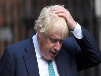 کمدین های روسی باز هم نخست وزیر پیشین انگلیس را به دردسر انداختند