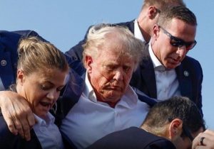 تیراندازی به ترامپ هنگام سخنرانی؛ زخمی شدن او و کشته شدن ضارب/واکنش‌ها در آمریکا