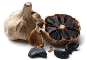 ۴خاصیت فوق العاده سیر سیاه برای معده