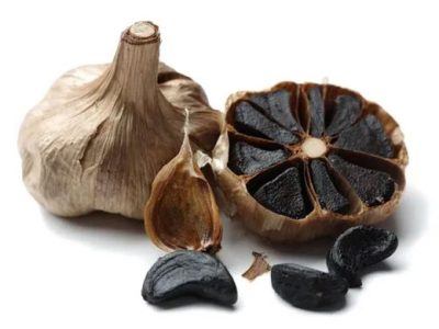 ۴خاصیت فوق العاده سیر سیاه برای معده