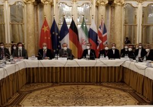 یک منبع آگاه: غیبت ۲ روزه فرانسه در مذاکرات وین باعث پیشرفت پیش‌نویس‌ها شد