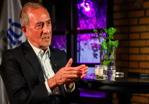 احترام امام‌زاده به متولی آن است/ اقتصاد کشور گروگان سیاست خارجی شده است