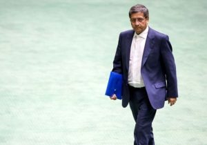 مجلس به همتی اعتماد نکرد و استیضاح رای آورد/ او اولین وزیر است که از دولت پزشکیان خارج می شود