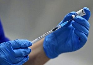 اومیکرون را نباید دست کم گرفت/ واکسن نزده های ایران به اندازه جمعیت یک کشور هستند